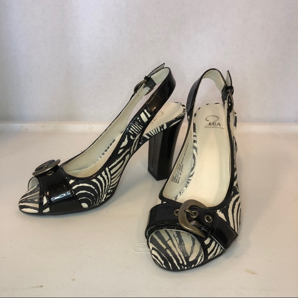 Mia2, Black/White slingback, peep toe size 6